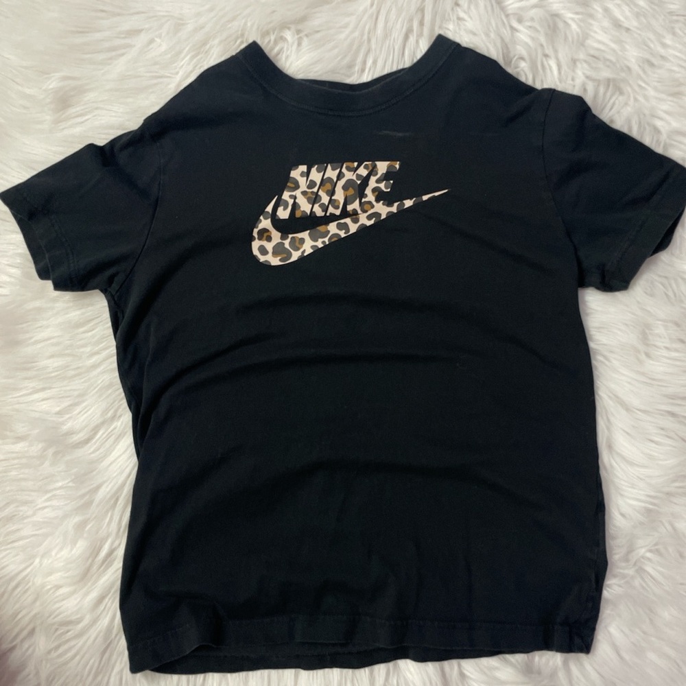 Womens size xs nike cheetah print tshirt!! Size adult large!! -fits the same